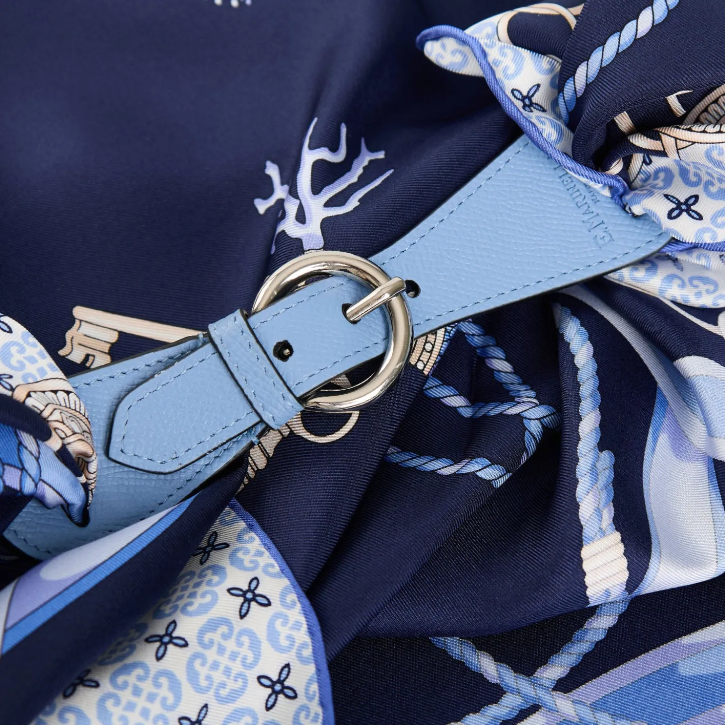 FERMAFOULARD IN PELLE AZZURRO Con fibbia argentata