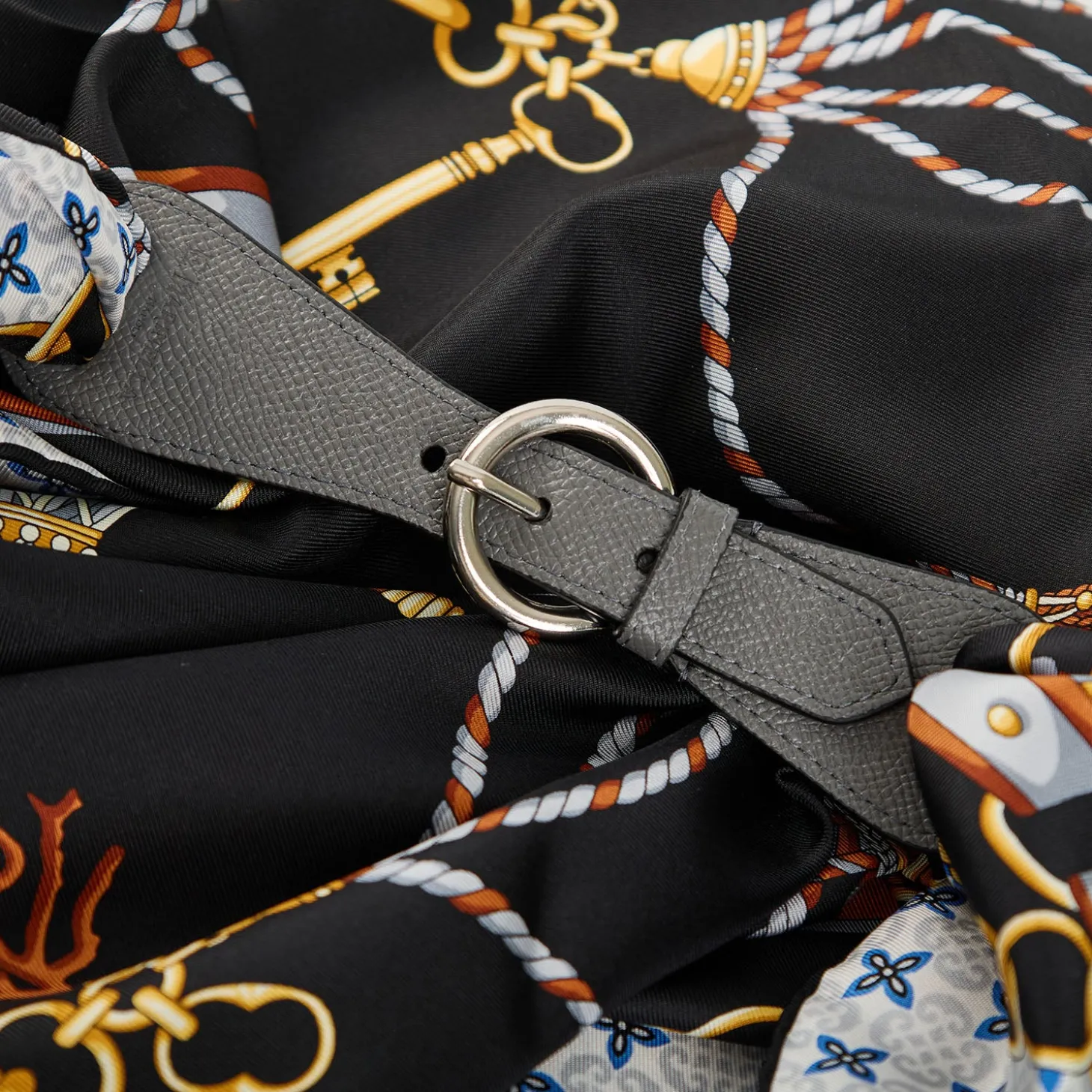 FERMAFOULARD IN PELLE GRIGIO SCURO Con fibbia argentata