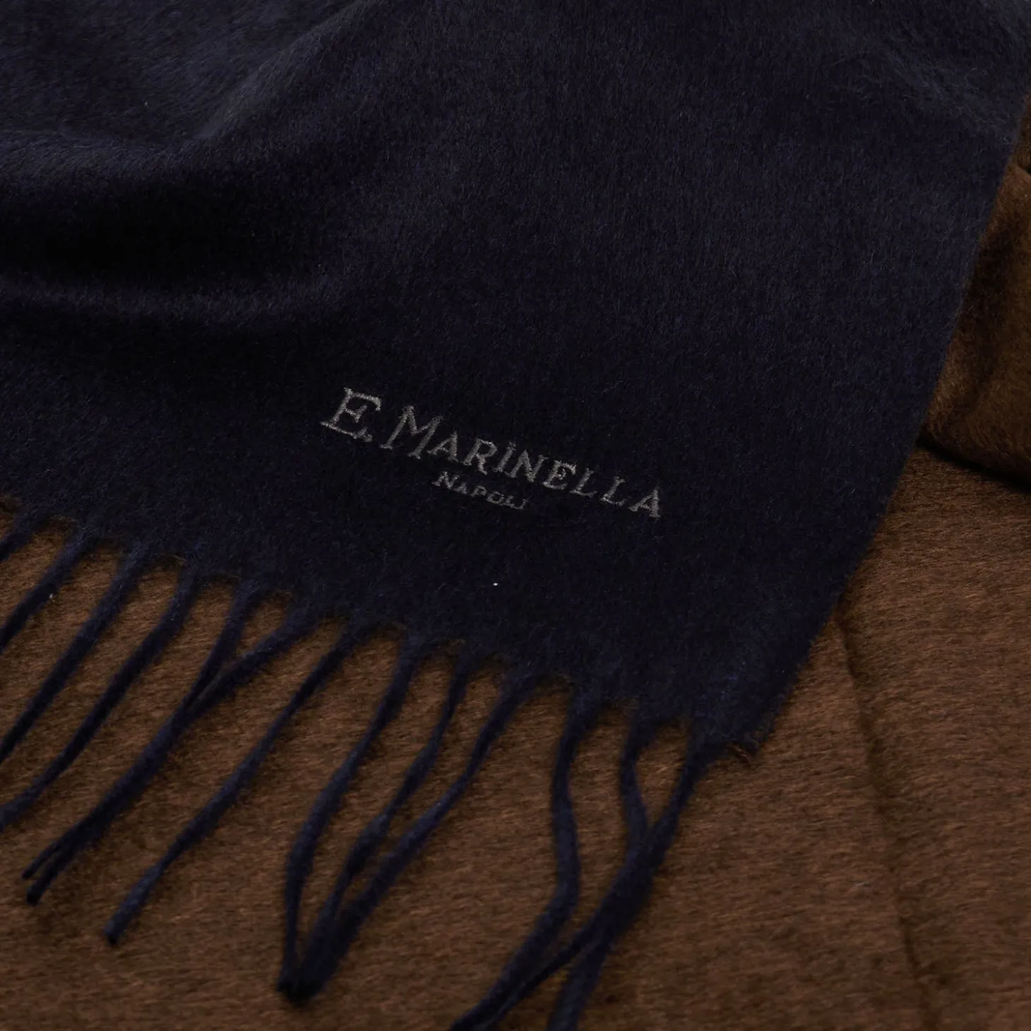 SCIARPA BICOLOR BLU E MARRONE SCURO IN SETA E CASHMERE Tinta unita