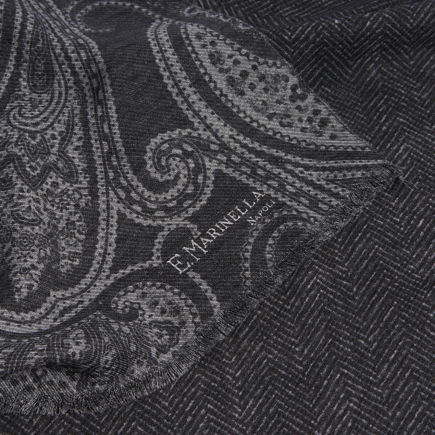 STOLA GRIGIA IN LANA Fantasia paisley